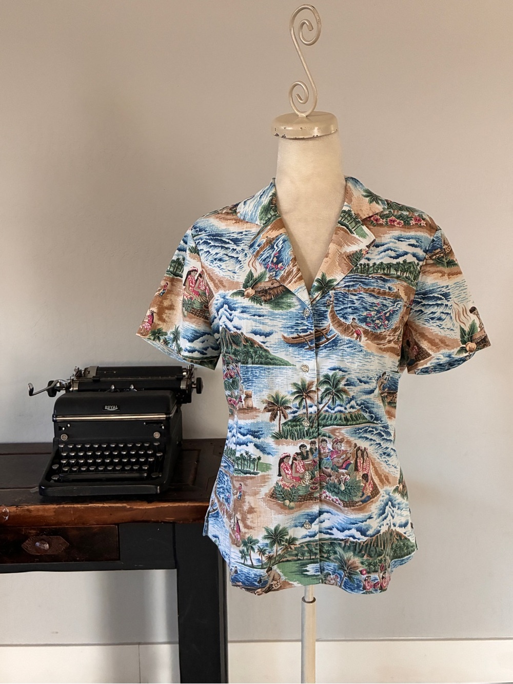 Reyn Spooner Aloha Luau Hawaiian Scenic Island Print Camp Shirt - Size Medium